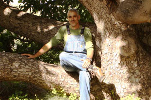 Productor de chirimoya, aguacate y mango ecológico Jose González