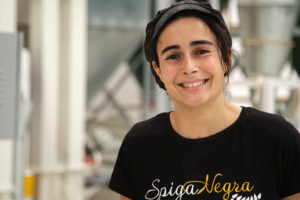 Arrate Corres dans l'usine de Spiga Negra