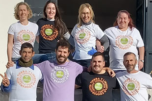 The members of agriculture project Guadalhorce Ecológico, standing together